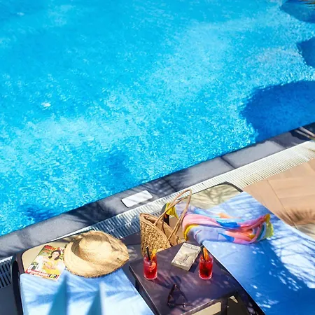 Marvel - Fully Renovated Free Access 4* 阳光海滩